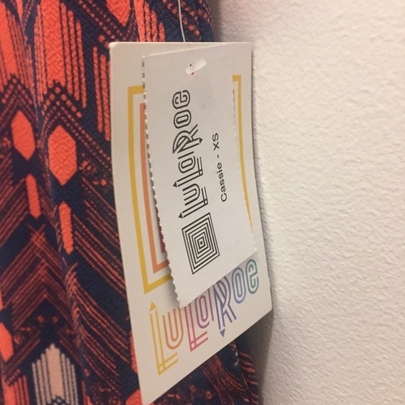NWT Lularoe Cassie Pencil Skirt XS Arrow Chevron blue orange coral white - Picture 3 of 7